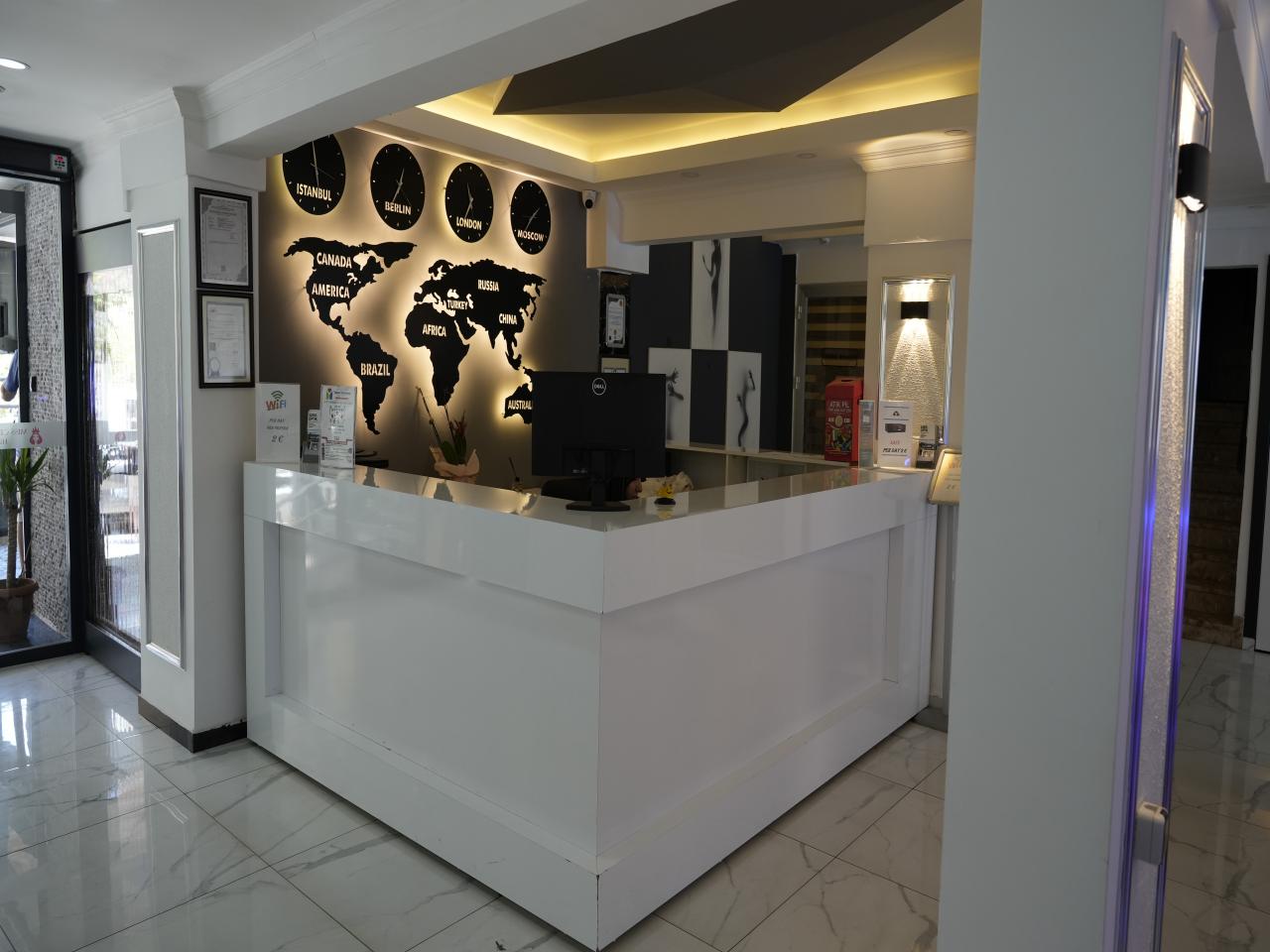 Rezeption des Miss Cleopatra Hotel